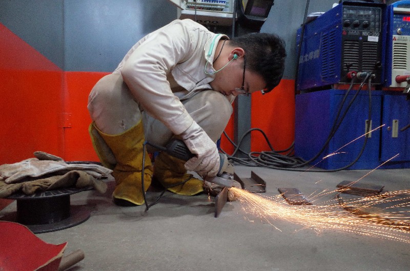 181121班学生暑期焊接训练不放松