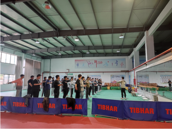 青年教师李亚鲁开设校级汇报课