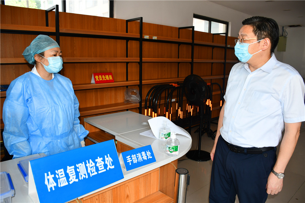 学校迎来2021级新生报到入学