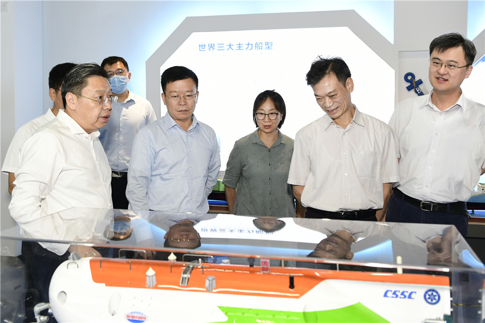 江苏省政协副主席、民建省委主委、省职教社主任洪慧民一行来校调研指导工作