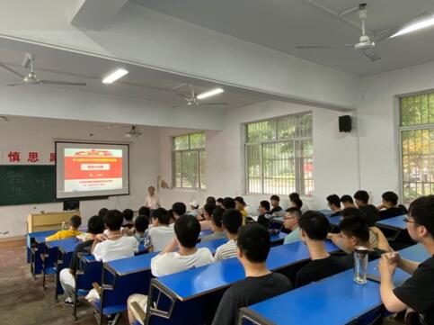 1592875355947045239.jpg 两会.jpg