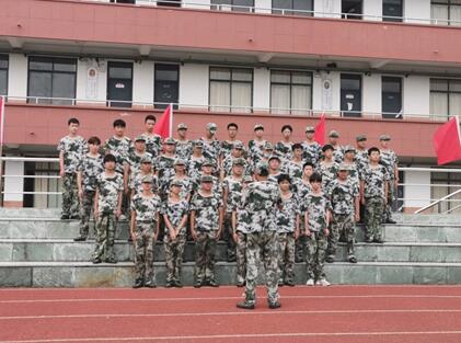 机械工程学院举行军训军歌比赛彩排活动