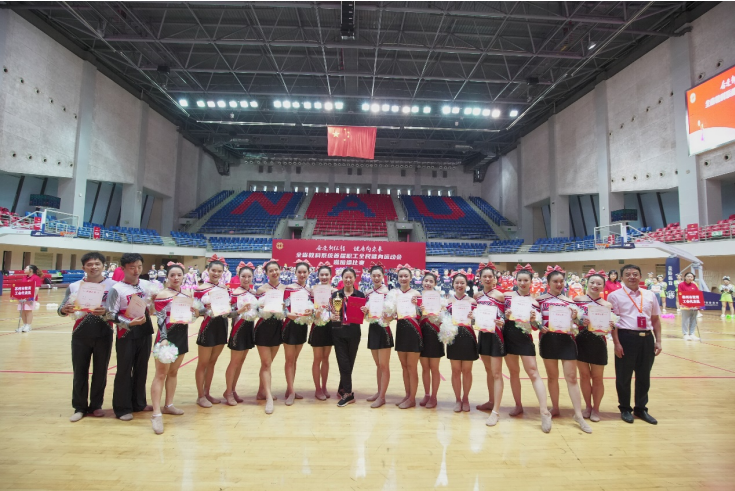喜报:我校体育老师夏琪助力无锡市队获省教工啦啦操赛季军