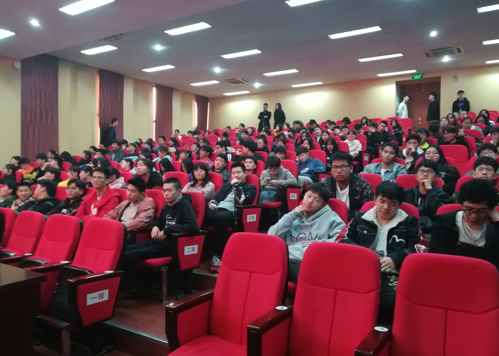 1543565131399038919.png 学生.png